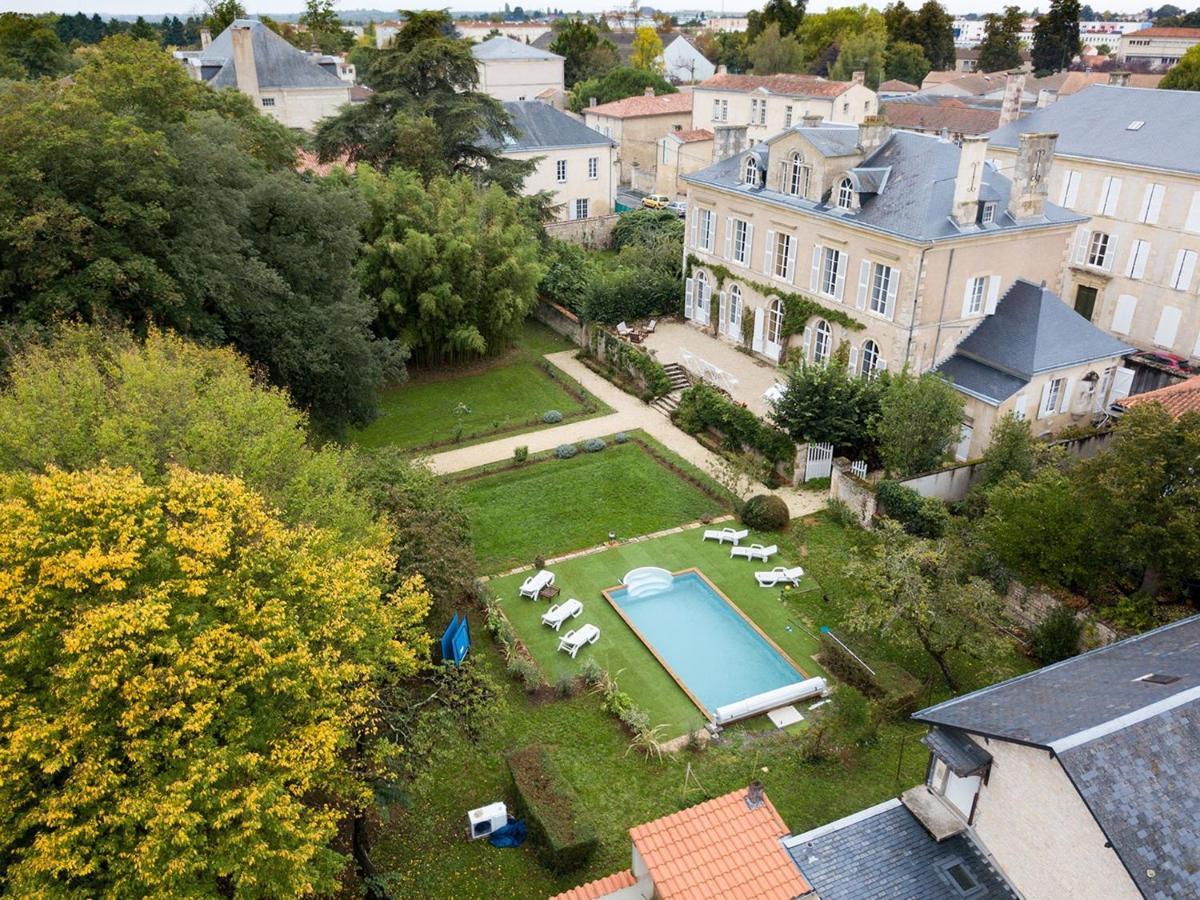 Chambre D'Hotes La Maison De Maitre Hotel Fontenay-le-Comte Exterior photo